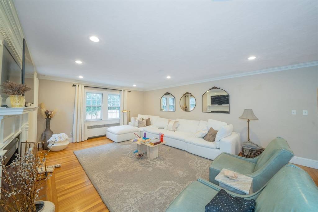 Newton, MA 02458,642 Centre St #642