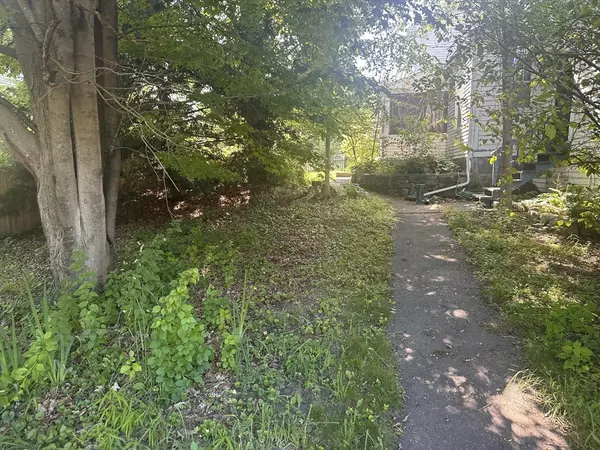 Monson, MA 01057,24 Main St