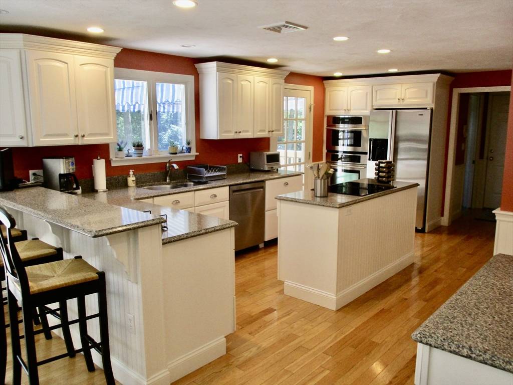 Rochester, MA 02770,28 Randall Rd
