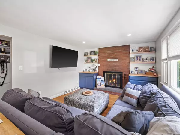 Chelmsford, MA 01863,20 Dunshire Dr