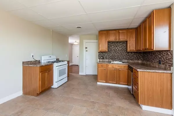 Boston, MA 02115,394 Riverway #12