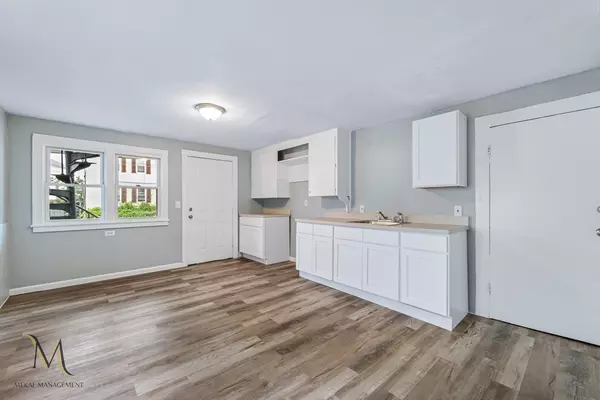 Chicopee, MA 01013,89-95 School St