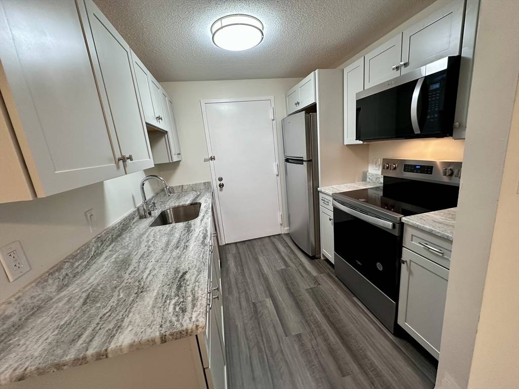 Natick, MA 01760,5 Village Rock Ln #24