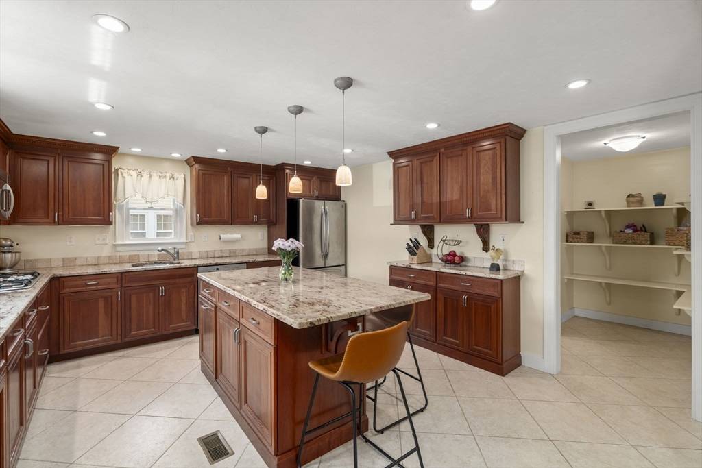Hopkinton, MA 01748,81 Grove St