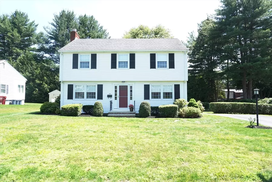 40 Miriam Ln, Lowell, MA 01852