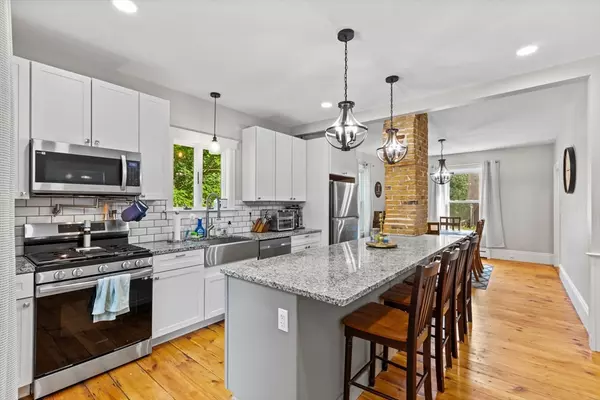 Amesbury, MA 01913,12 Russell St