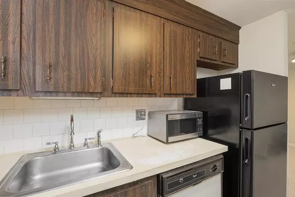 Chelmsford, MA 01863,96 Richardson Road #B25