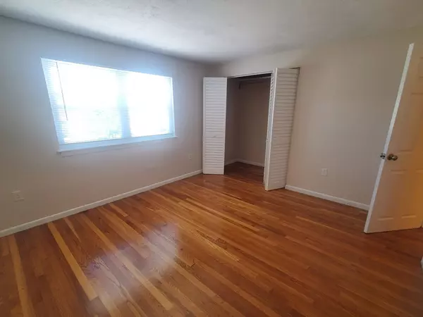 Holbrook, MA 02343,174 Pine Street #7