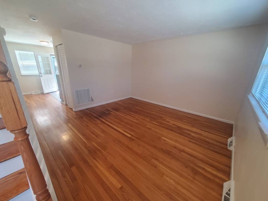 Holbrook, MA 02343,174 Pine Street #7