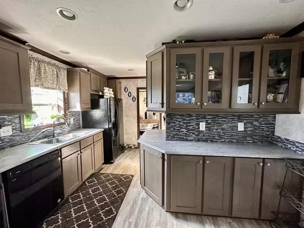 Orange, MA 01364,519 East River #6