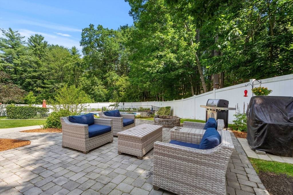 Townsend, MA 01469,3 Redwood St
