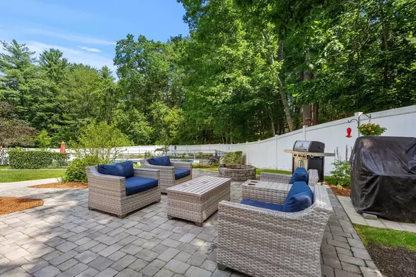 Townsend, MA 01469,3 Redwood St