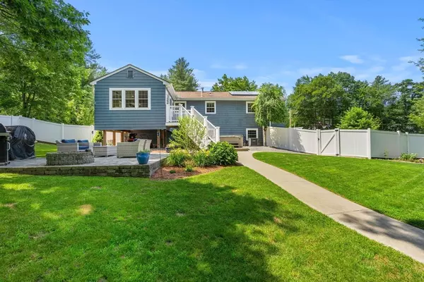 Townsend, MA 01469,3 Redwood St