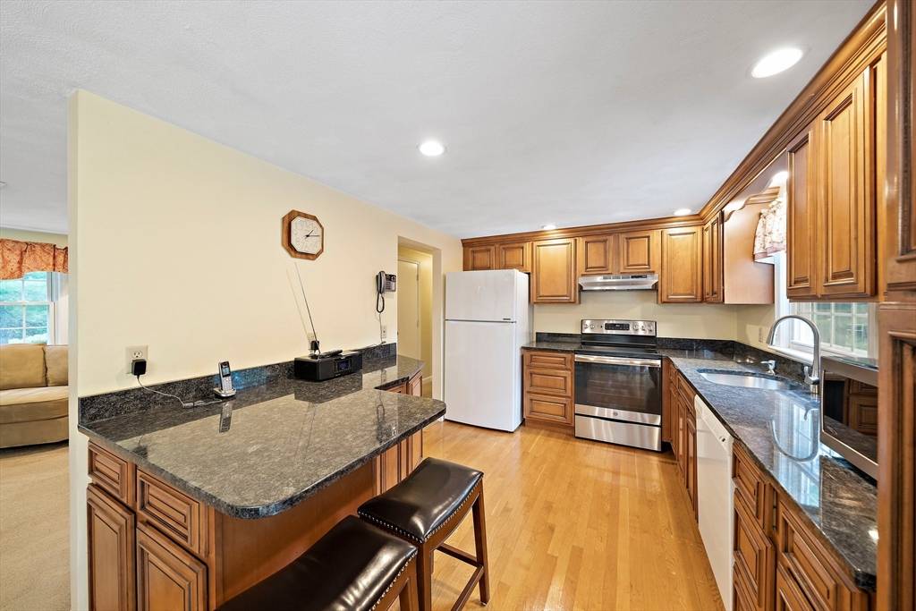 Plymouth, MA 02360,94 Bourne Rd