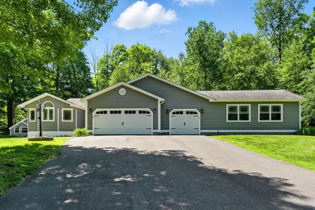 Wales, MA 01081,8 Sizer Dr