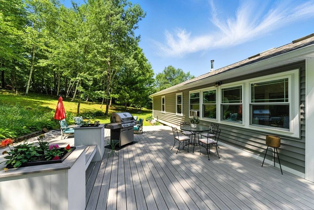 Wales, MA 01081,8 Sizer Dr