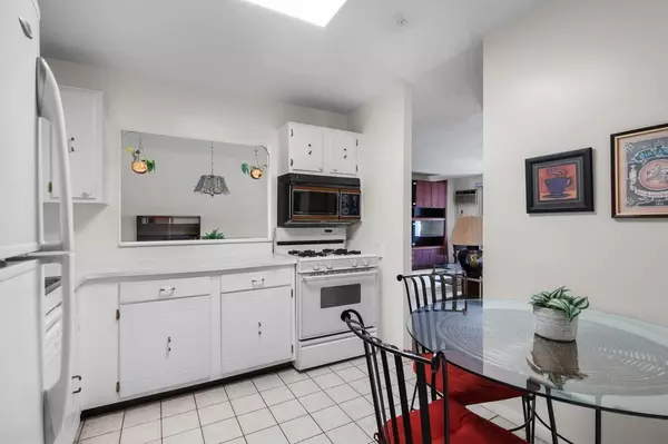 Danvers, MA 01923,147 Sylvan St #18A