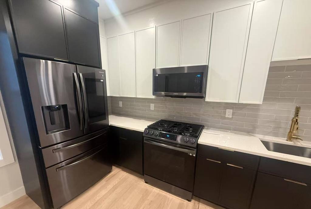 214 Havre St #2, Boston, MA 02128
