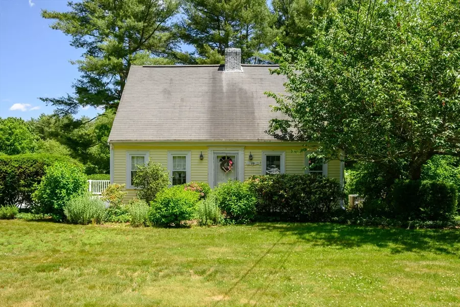 89 W Elm St, Pembroke, MA 02359