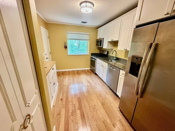 Sharon, MA 02067,6 Bayberry Dr #4