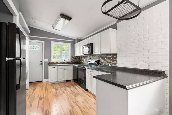 Carver, MA 02330,24 Oak Dr