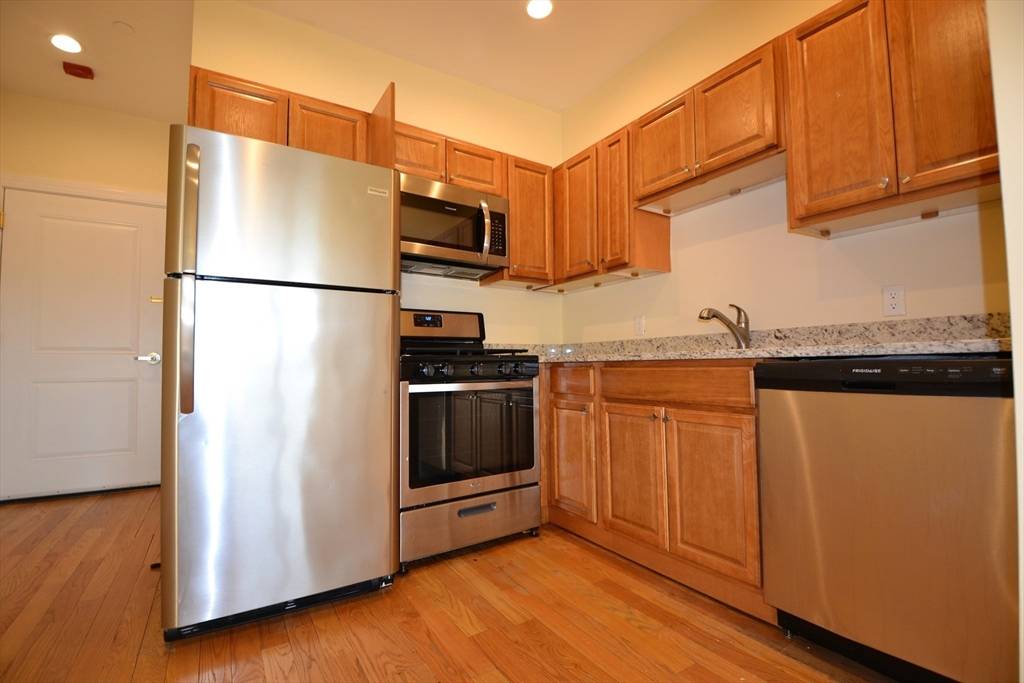 Lynn, MA 01901,140 Union Street #406