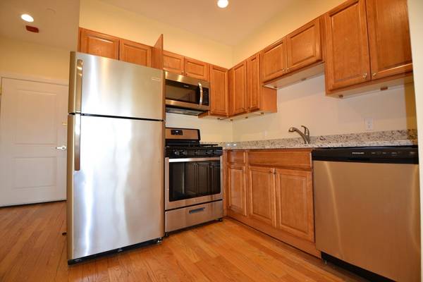 Lynn, MA 01901,140 Union Street #406