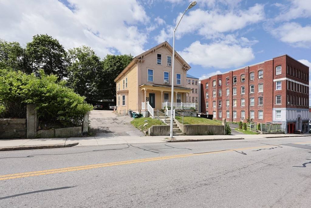 Worcester, MA 01609,230 Pleasant St
