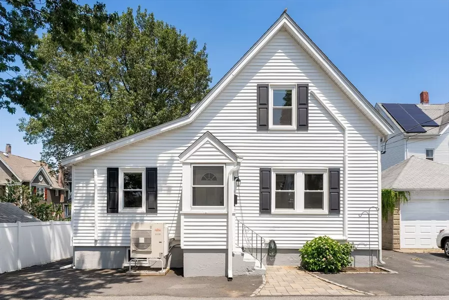 9 Queenwood Ter, Malden, MA 02148