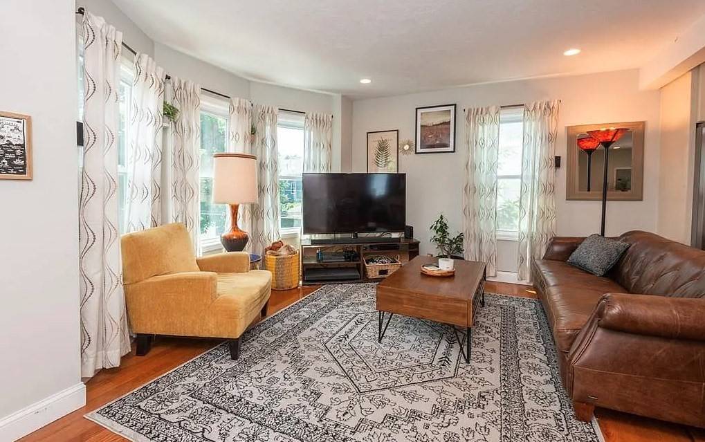 Salem, MA 01970,21 Emerton St #2