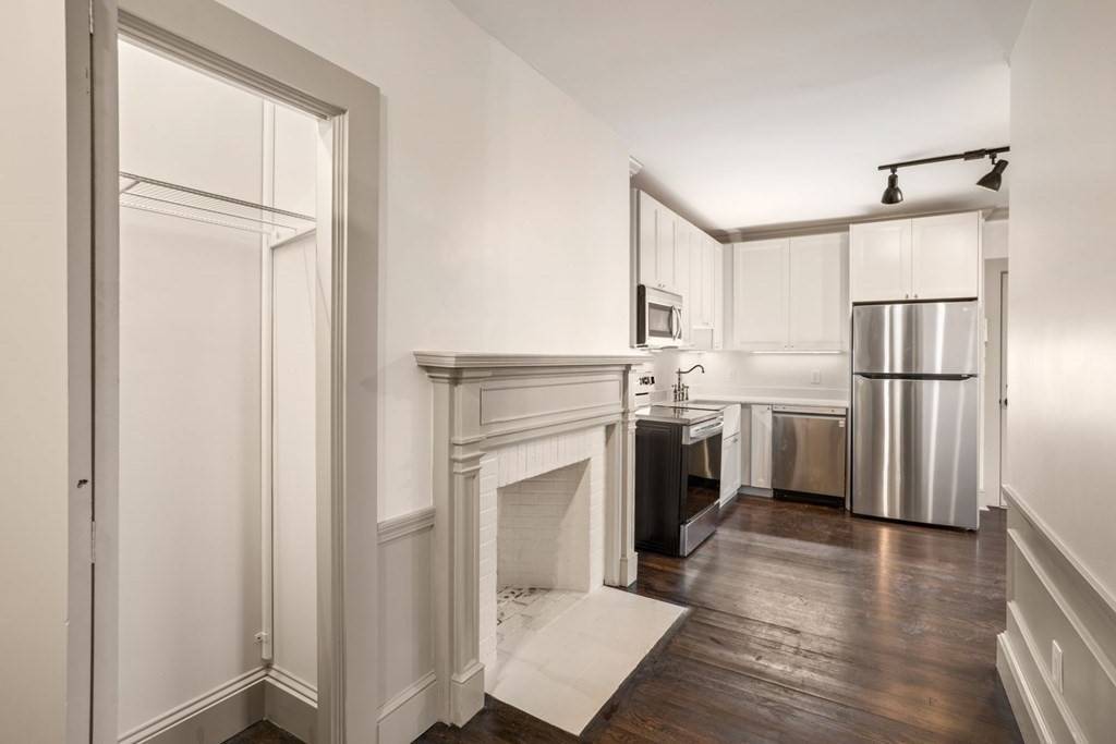 Cambridge, MA 02138,9 Dana St #23