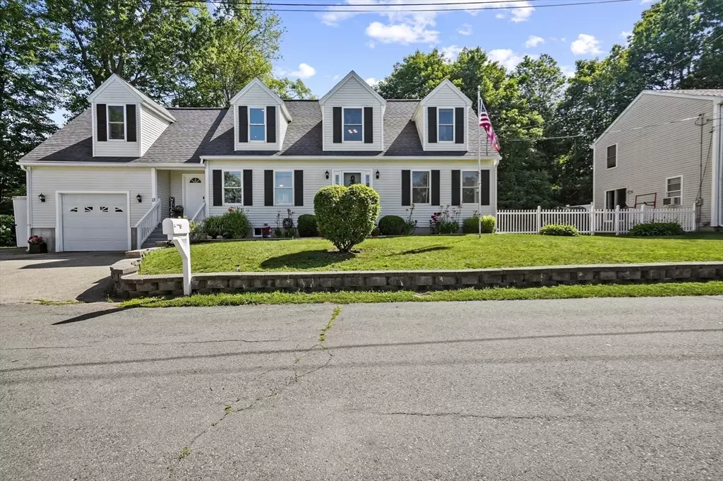 Amesbury, MA 01913,13 Hoyt Ave