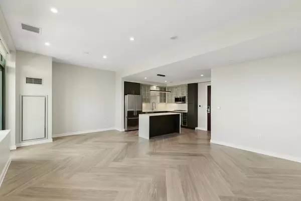 1 Canal St. #PH-1211, Boston, MA 02114