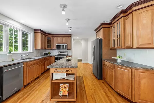 Medway, MA 02053,7 Tulip Way