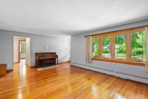 Easthampton, MA 01027,16 Sheldon Ave