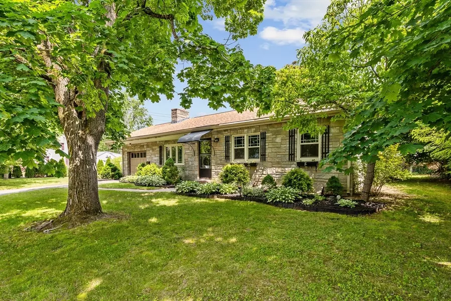 16 Sheldon Ave, Easthampton, MA 01027