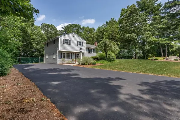 Foxboro, MA 02035,8 Walnut Street