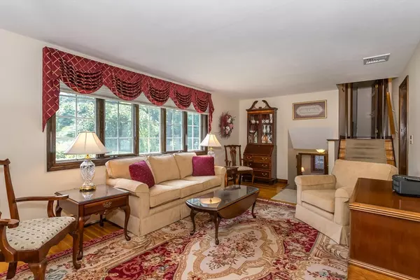 Foxboro, MA 02035,8 Walnut Street