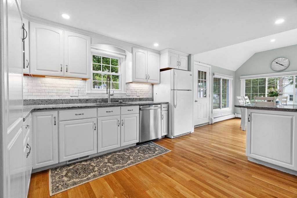 Walpole, MA 02081,61 Broad St
