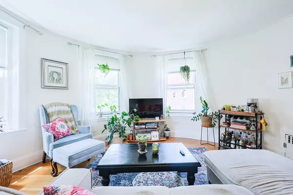 Brookline, MA 02446,33 Saint Paul St #3