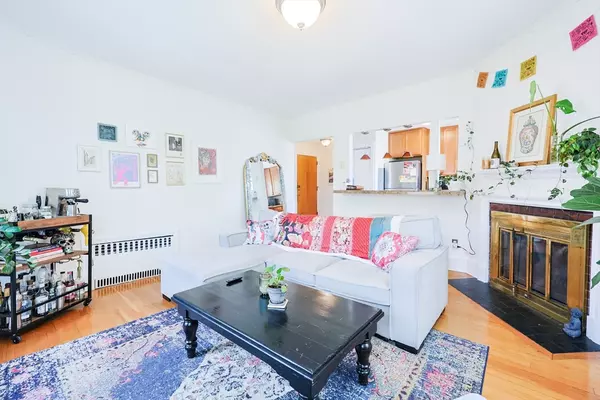 Brookline, MA 02446,33 Saint Paul St #3