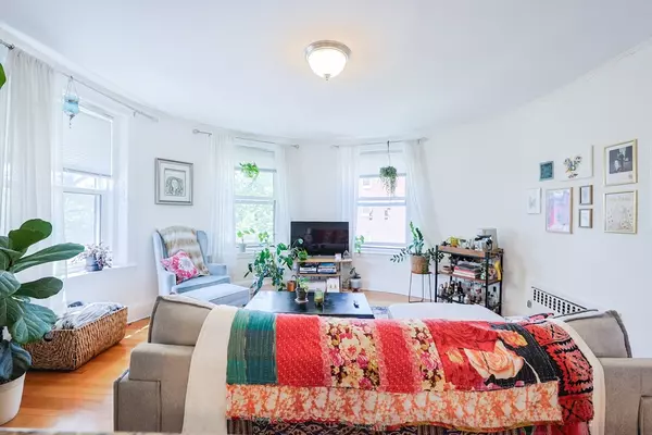 Brookline, MA 02446,33 Saint Paul St #3