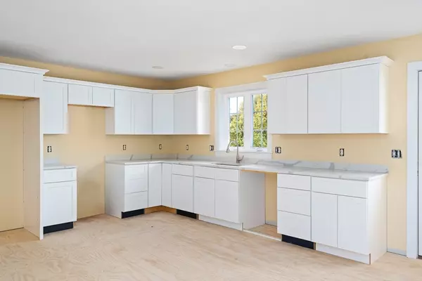 Easthampton, MA 01027,10 Glen Cove Pl #A