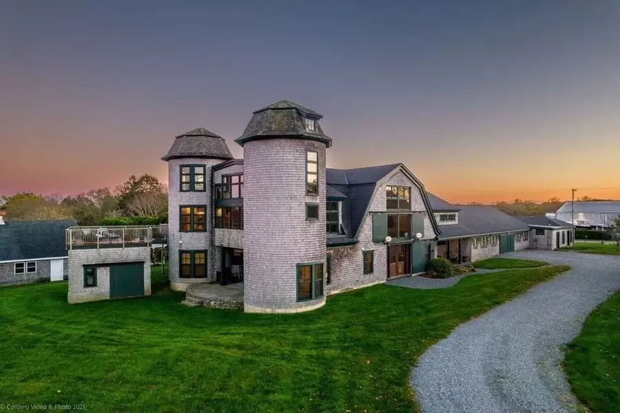1 Masthead Ln, Dartmouth, MA 02747