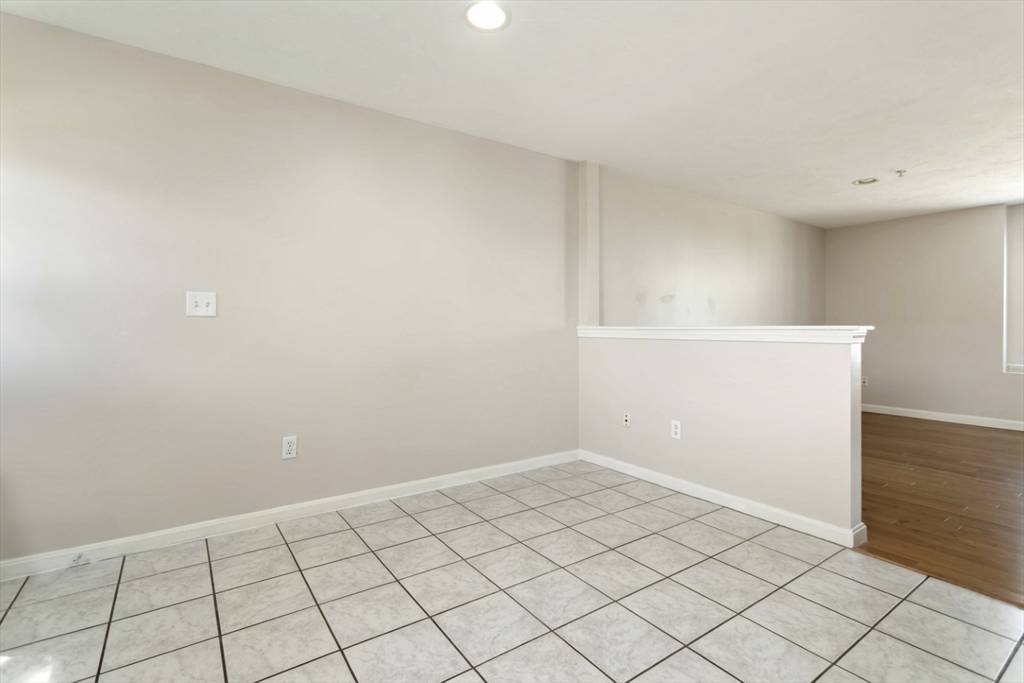 Lowell, MA 01851,999 Middlesex St #4