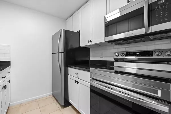 Somerville, MA 02145,84 Grant St #7