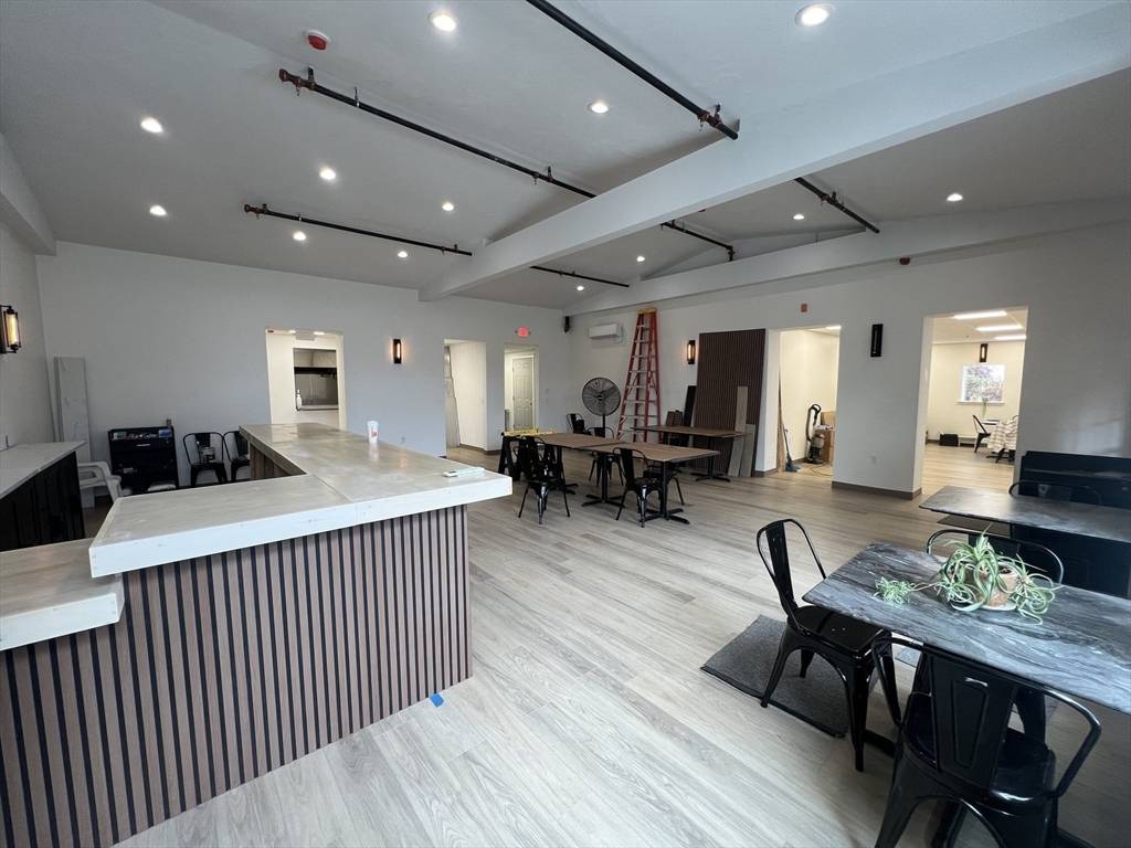 Rutland, MA 01543,79-81 Main St
