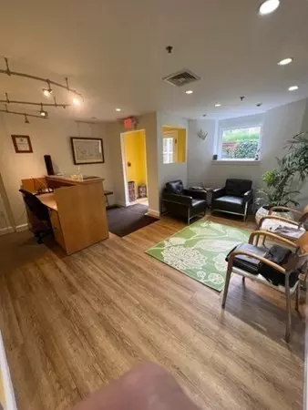 Cambridge, MA 02140,1776 Massachusetts Avenue #2a