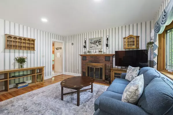 Holliston, MA 01746,2 Rich Road