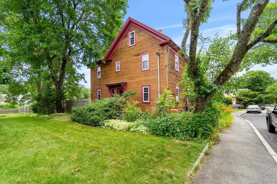 36 Summer St #2, Ipswich, MA 01938